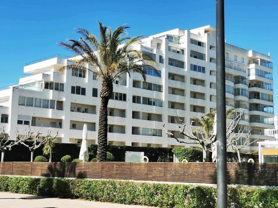 Spacieux Rose Front Et Piscine Apartament