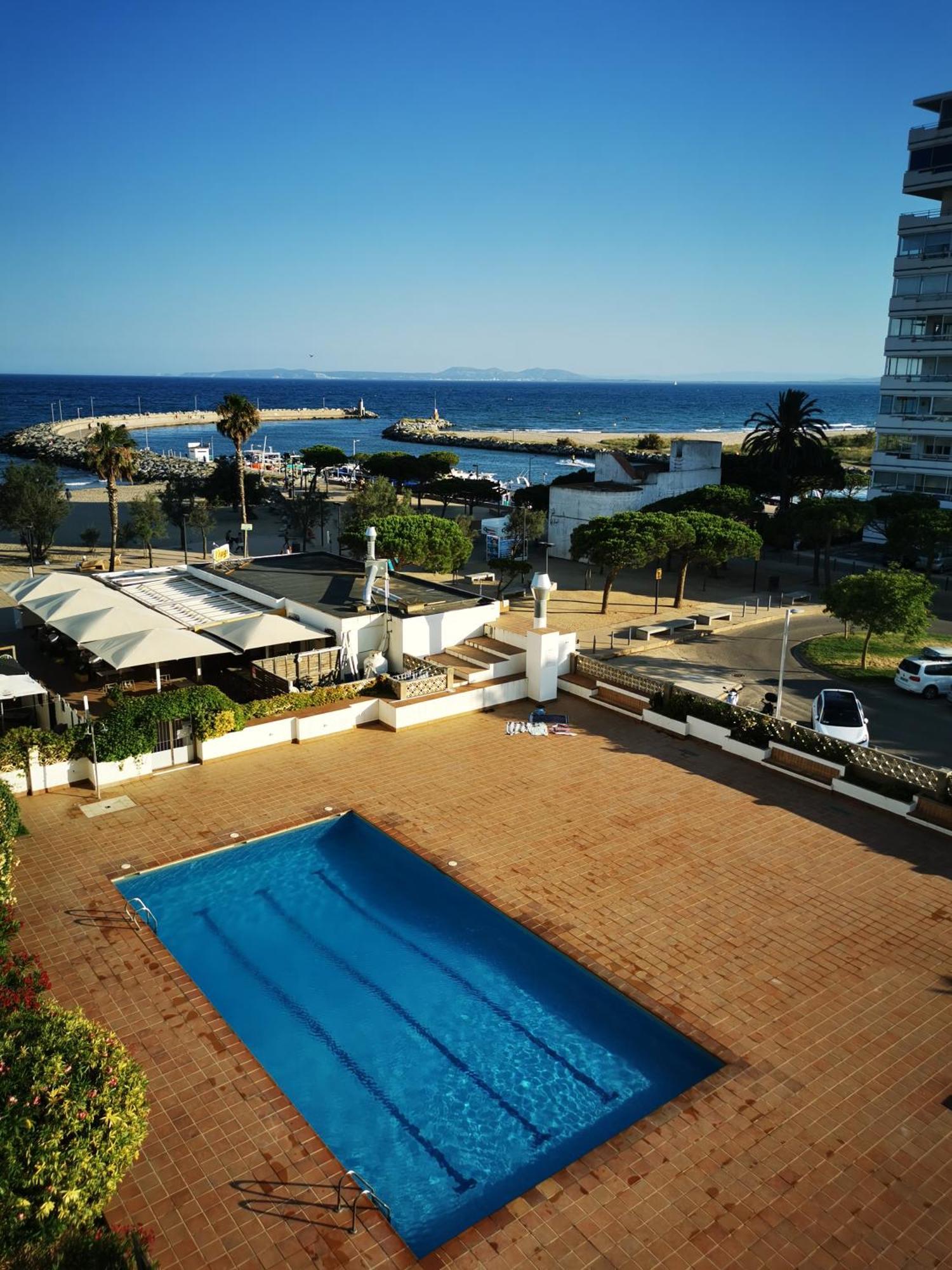 Spacieux Rose Front Et Piscine Apartament *