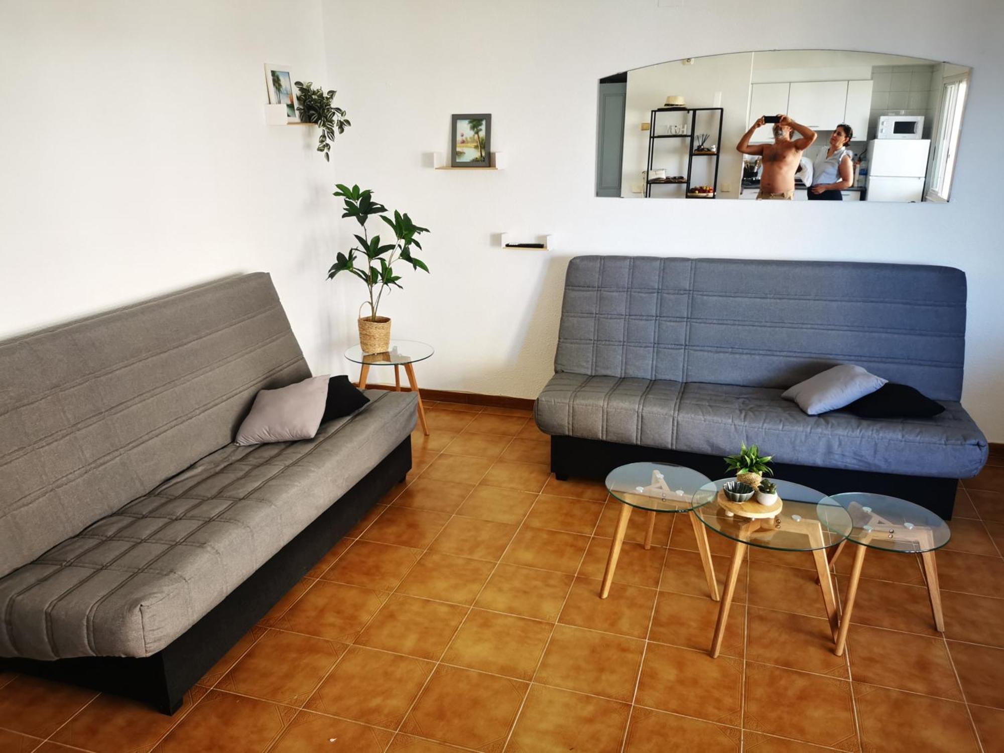 Spacieux Rose Front Et Piscine Appartement Roses