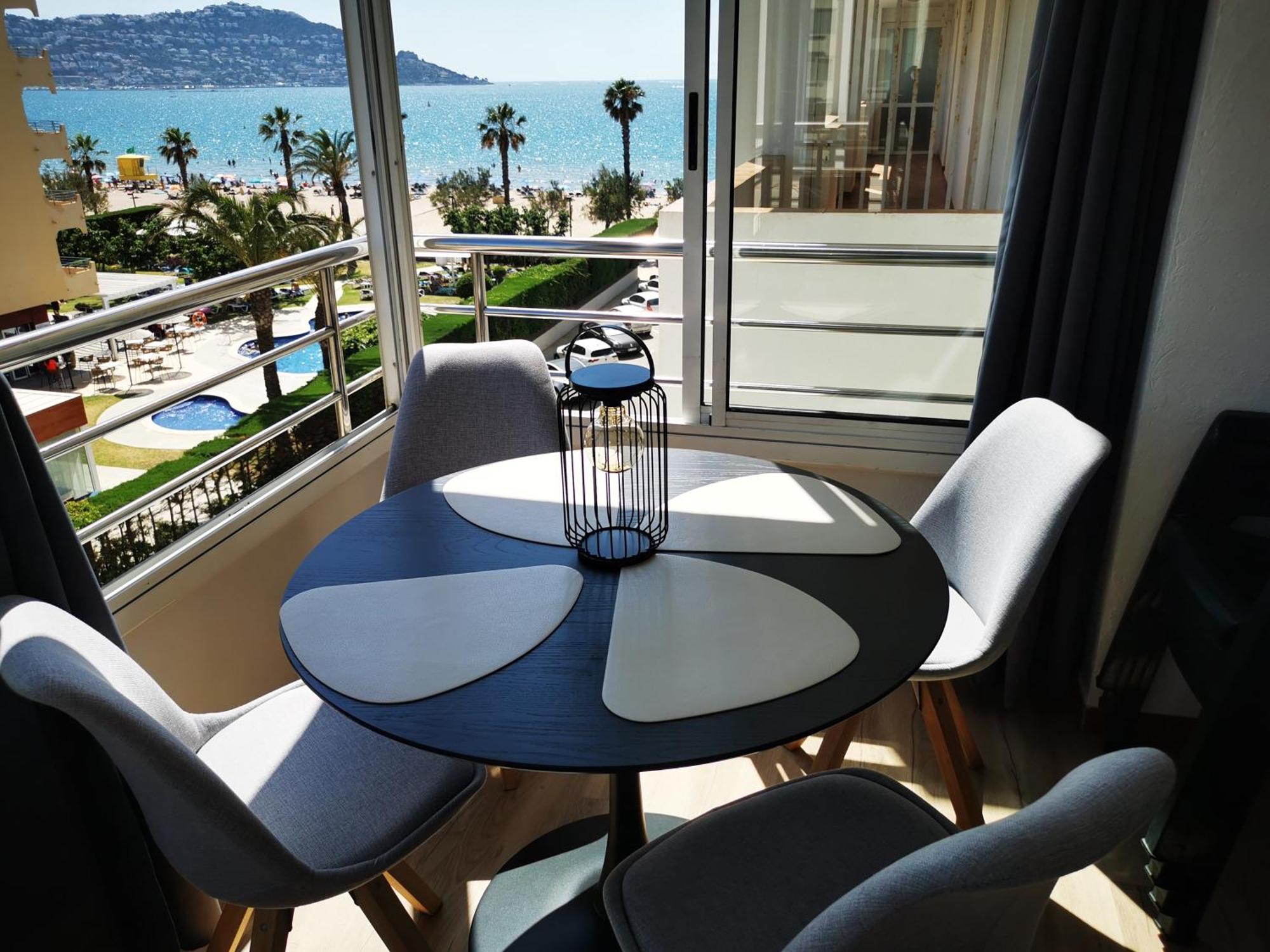 Spacieux Rose Front Et Piscine Appartement