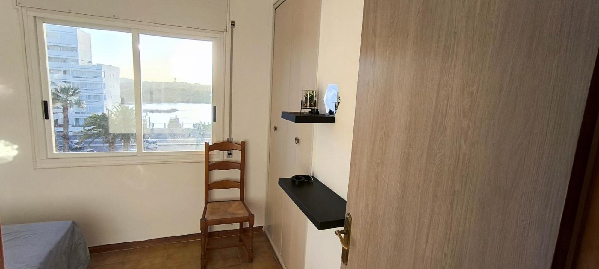 Spacieux Rose Front Et Piscine *